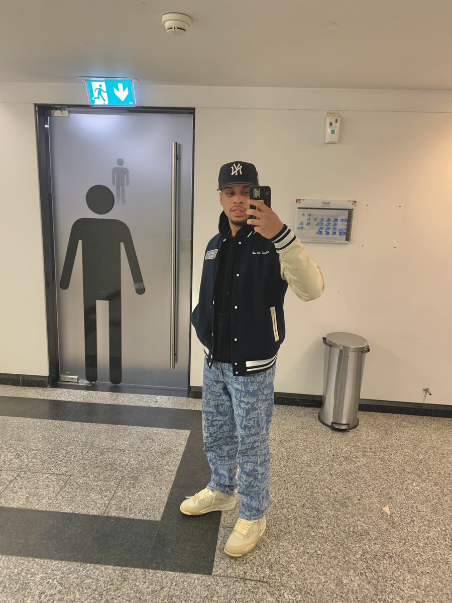 smoothboyleo's tweet photo. cubos de gelo 🧊 https://t.co/mp94siVUJj