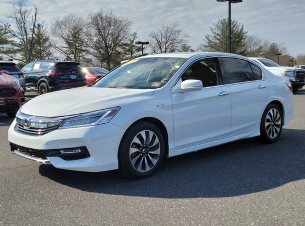 Experience this Pre-Owned 2017 #HondaAccord Hybrid Touring! 🔋 Heated Front Bucket Seats, Push Button Start, Turn-By-Turn Navigation Directions & MORE.

#preownedvehicle #usedvehicle #usedcar #preowned #preownedcar #marltonnj #marltonusedcars

burnsbuickgmc.com/used-Marlton-2…