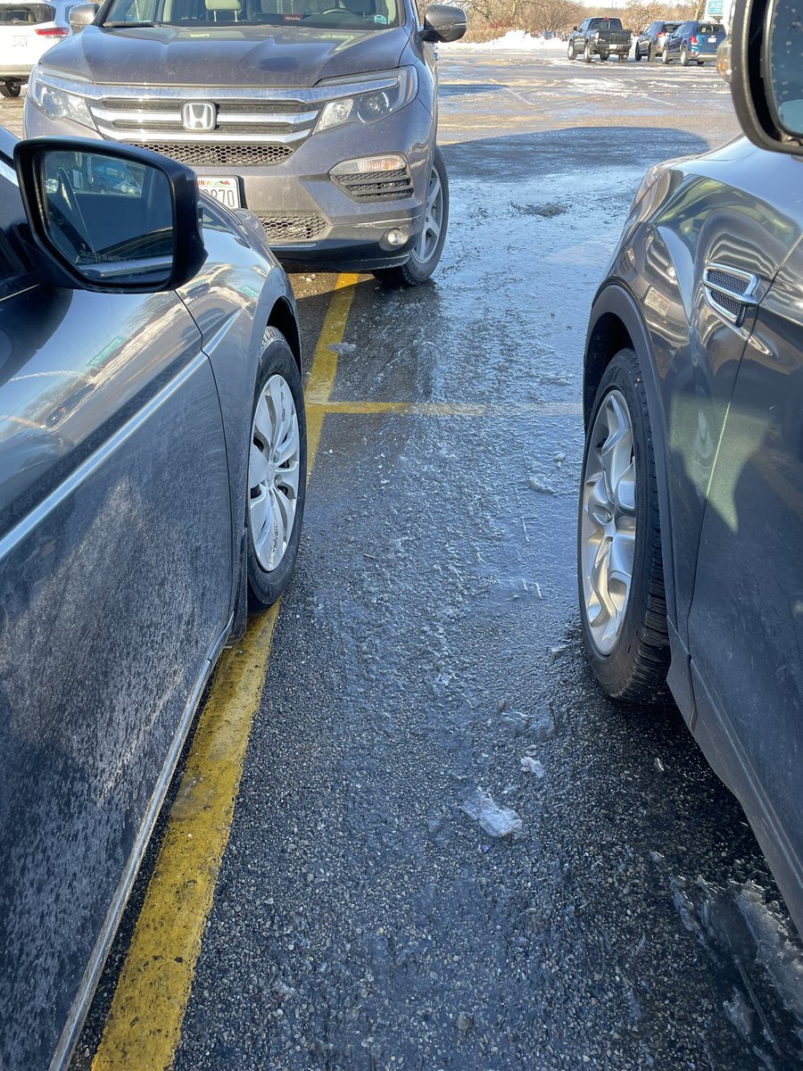 hausdrea's tweet photo. We are apparently in the “fuck it” stage of winter here in the Midwest… https://t.co/K6PXIQLIFg