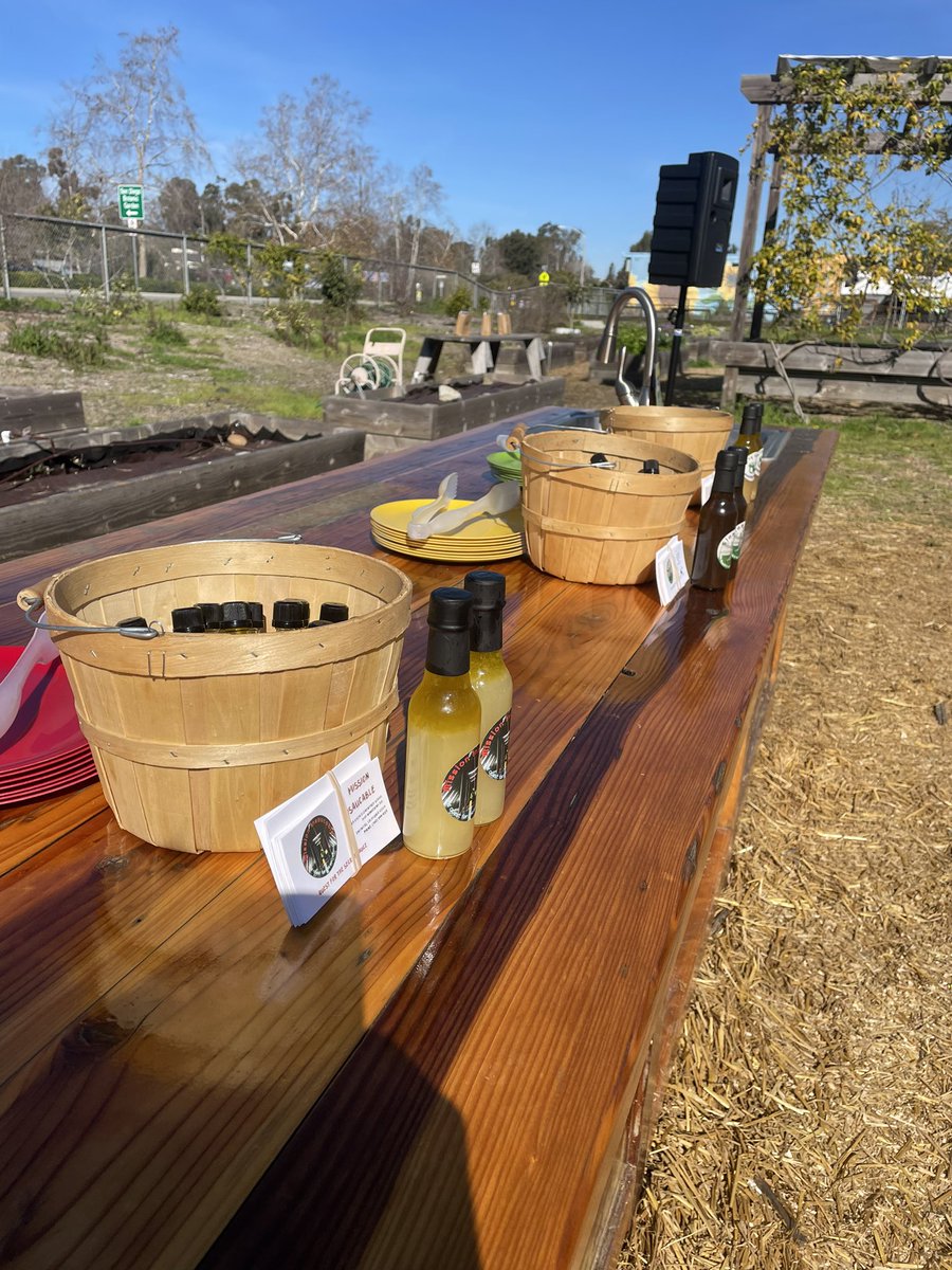 What a fun day judging Salad Wars <a href="/eusdtweets/">Encinitas Union SD</a> <a href="/EUSDFarmLab/">EUSD Farm Lab</a>.  Congrats to the Slam Diego team for winning the Golden Fork. 6th grade students from Flora Vista Elementary competed after a weeklong experience developing a salad dressing including logo, research, marketing. <a href="/Padres/">San Diego Padres</a>