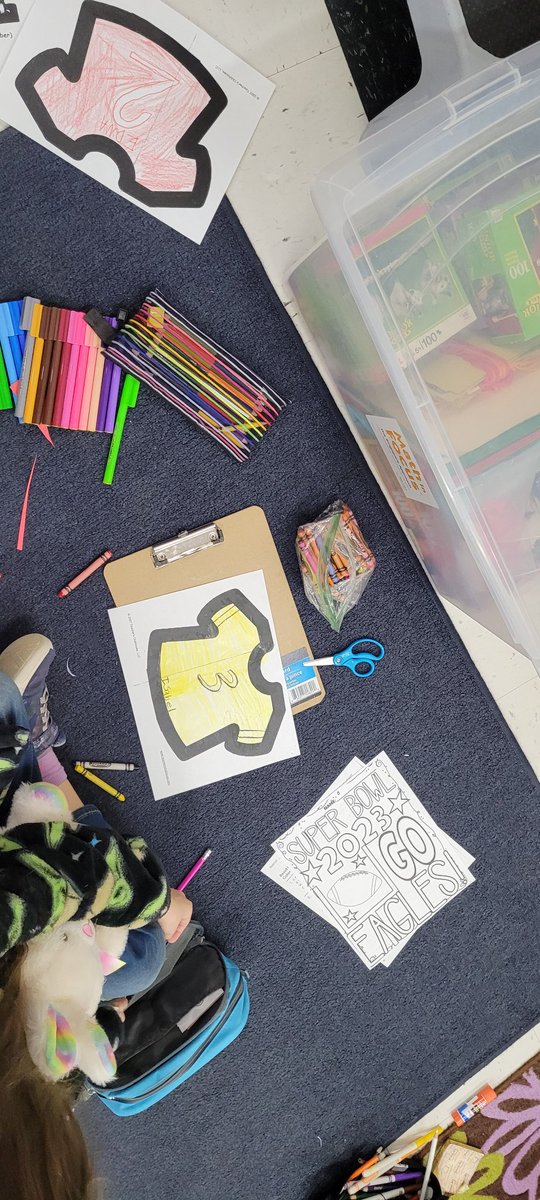 BurrowsRebecca3's tweet photo. Rm 96 had a great day today with our 1st grade buddies @miller_first today making Valentines Day cards for seniors, making Superbowl predictions and solving some riddles! 💕🏈@tincroadschool @Dani_Marangon @markdgrilo https://t.co/hNtr1mWGtw