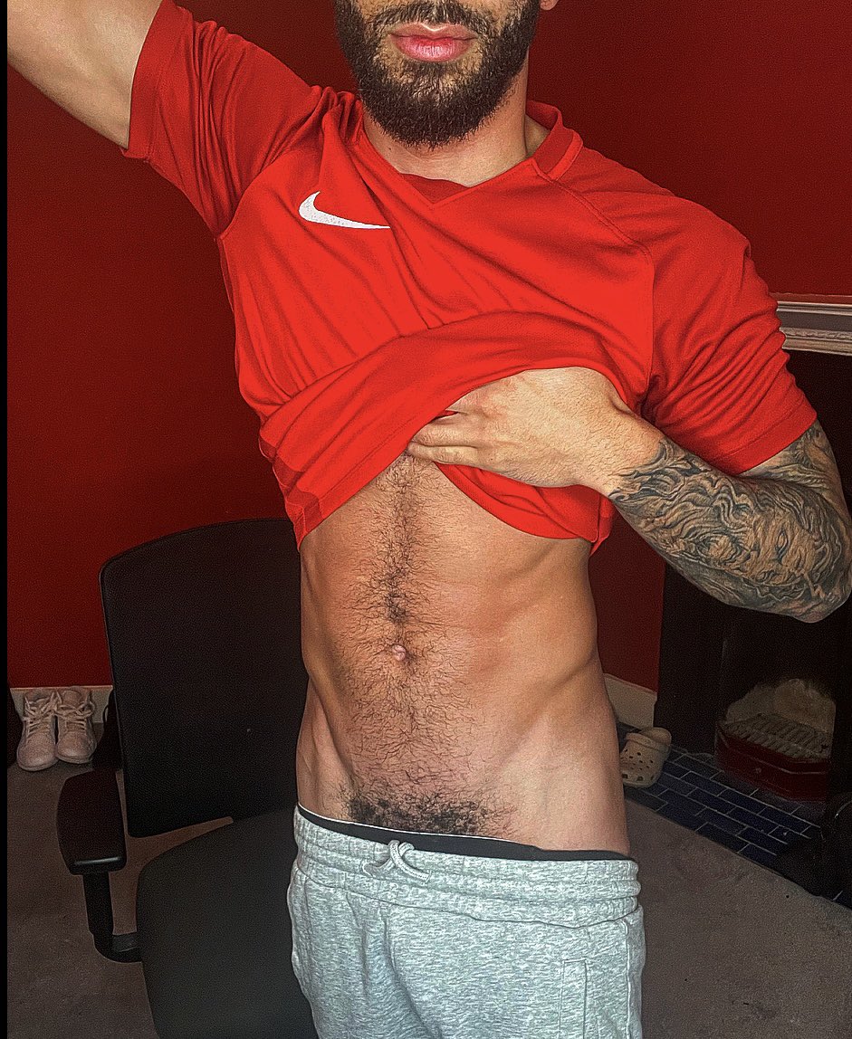 Jaymakesu's tweet image. A hairy man at the moment 
Do we prefer?