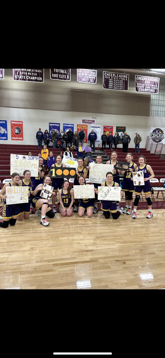 Soph_Hoffmann5's tweet photo. Joined the 1k pt club last night! Couldnβt of done this without all the love and support from my coaches, teammates, and family. Now time for postseason! πͺπππ#wbball #sihawks #indians @HawksSi https://t.co/Lc2t1BSPtg