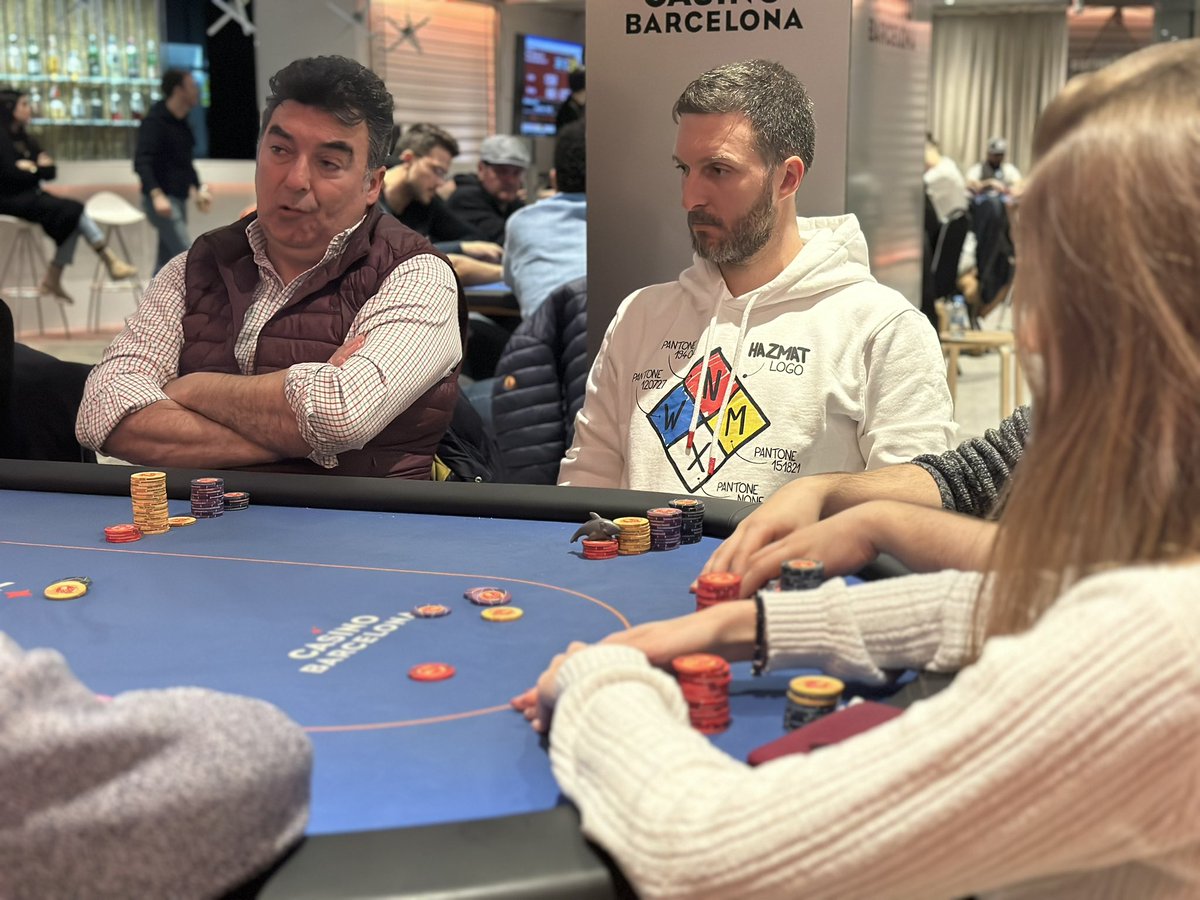 MTTProject_EP's tweet photo. 🎪 @CEP_Poker
Vamos a ver cómo va el #TeamByB por Barcelona 🚀
@bokesponja 65.000
@Adri_vgz 26.000
@pobledroid 40.000
@misterhest 190.000
bb - 600-1.200
Avg. 73.301
Manden fuerzas al team #ByB https://t.co/sZxw9ofLY5