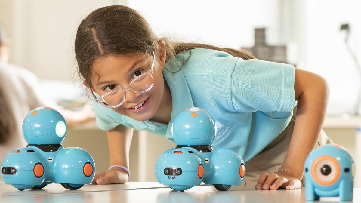 METSchoolPanama's tweet image. International Day of Women and Girls in Science takes place on February 11. At the MET, a focus on science encourages curiosity & enables #METstudents to develop an understanding of the world from a scientific perspective🥼🧪
#METschoolPanama #NordAngliaEducation