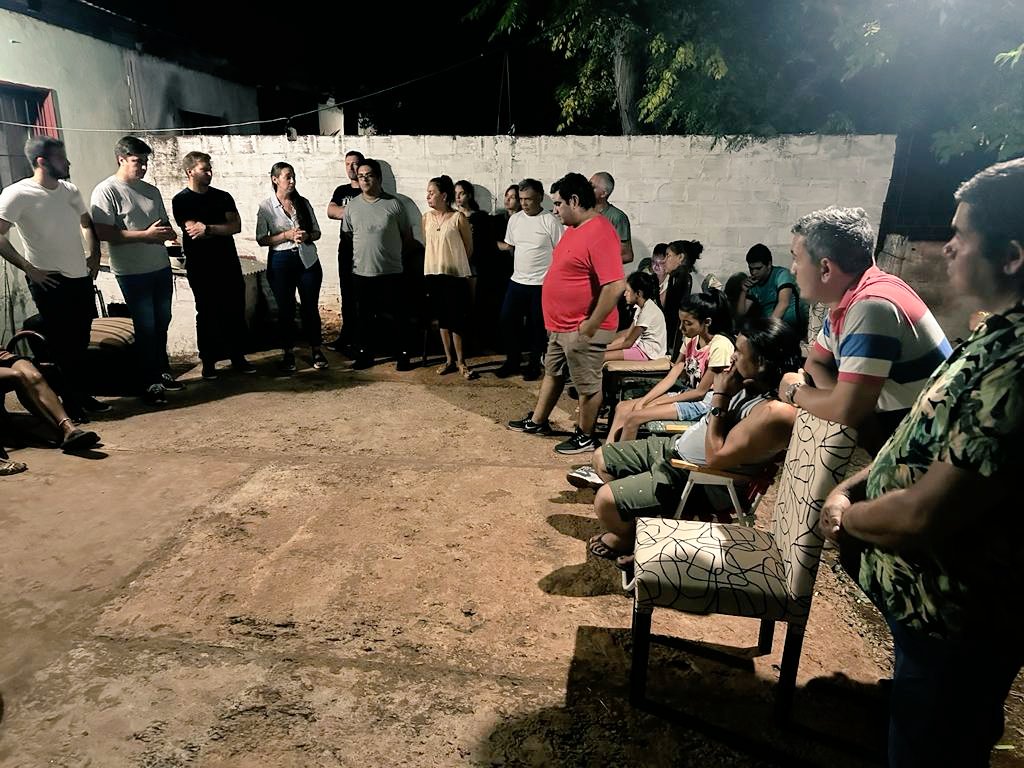 arruajm's tweet photo. Para que Posadas siga linda. 
Para que la transformación no se detenga.
@LaloStelatto 

Escuchando a los vecinos de Itaembé Miní. https://t.co/2U4JD3qfBe