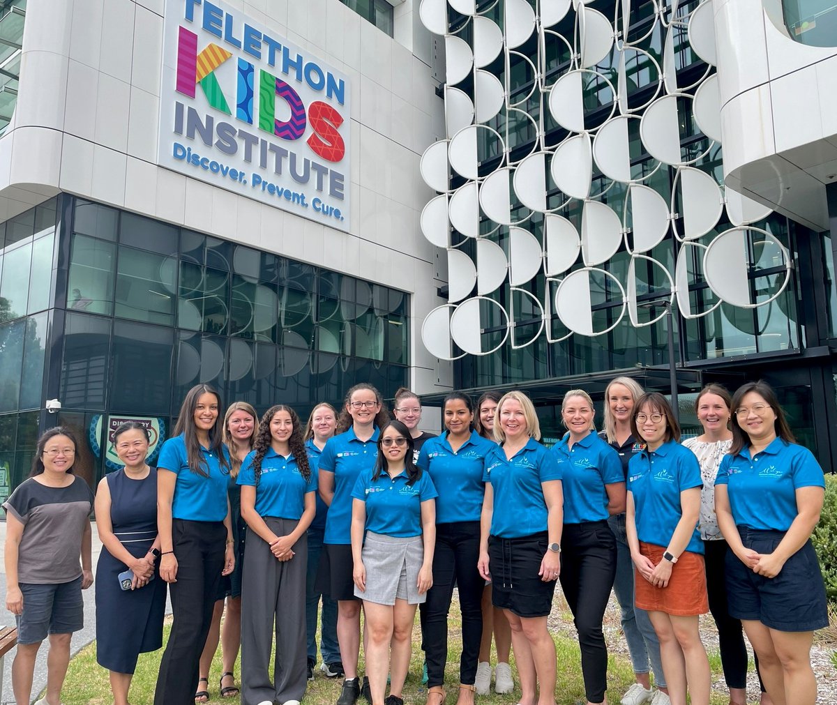 WalyanCentre's tweet photo. It’s International Day of Women and Girls in Science. The @WalyanCentre comprises over 140 lab scientists, epidemiologists, clinical researchers, computational biologists, bioinformaticians, PhD students and research assistants. Over 70% are women. #proud #womeninscience #IDWGIS https://t.co/EE9ZQNsq0T