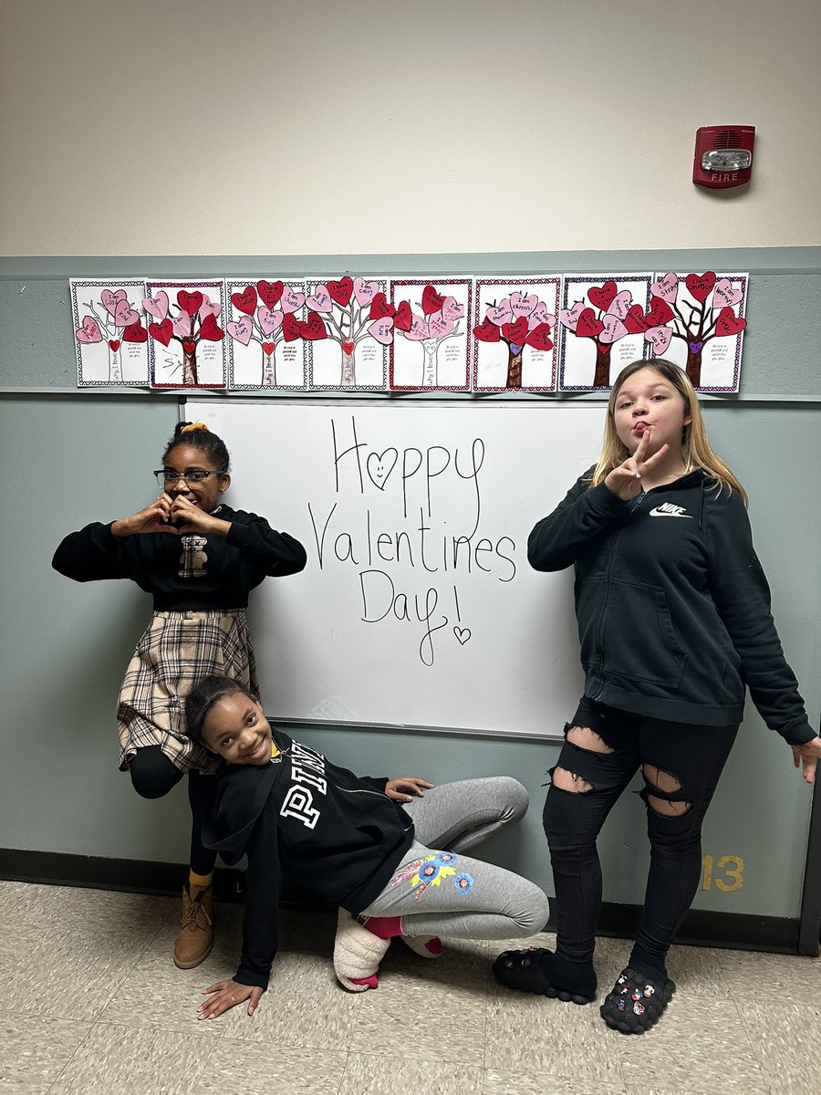 ElizabethGroll1's tweet photo. This last 3 week session we did some growth mindset activities at our #21centurygrant after school program. I love these gals, and they did a great job on their positive affirmations crafts…..V-Day style of course! 🥰💪🧠 @GreenIslandUFSD https://t.co/9ZXxAPhooJ