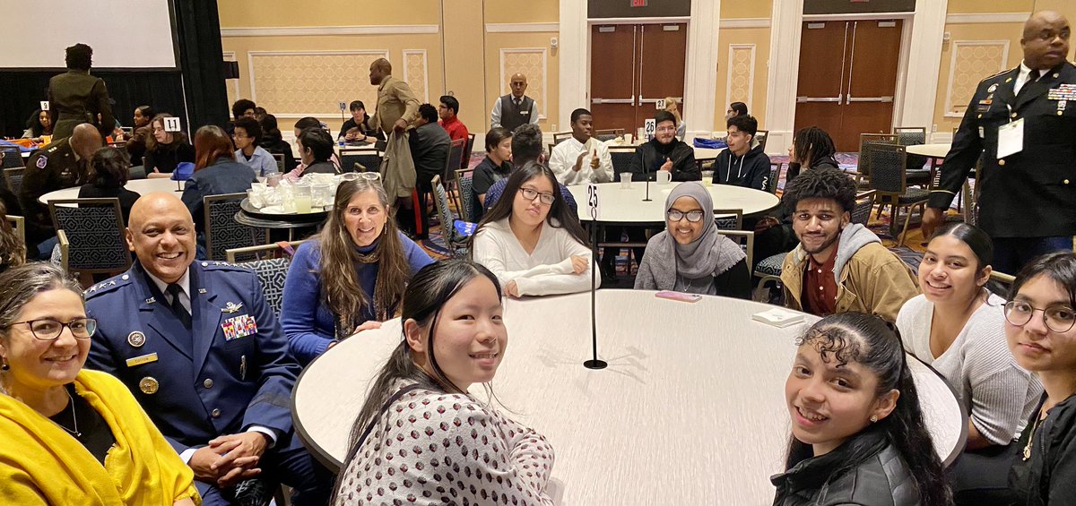 What an opportunity to attend the @BeyaStem Conference and Stars & Stripes Mentoring for Wakefield & ACC Arlington Tech Students! @APSCareerCenter @arlingtontechcc @WHS_Maitland @WakefieldEEC @SuptDuran @APSVirginia @DEI_APS @APSVaSchoolBd @Margaretchungcc