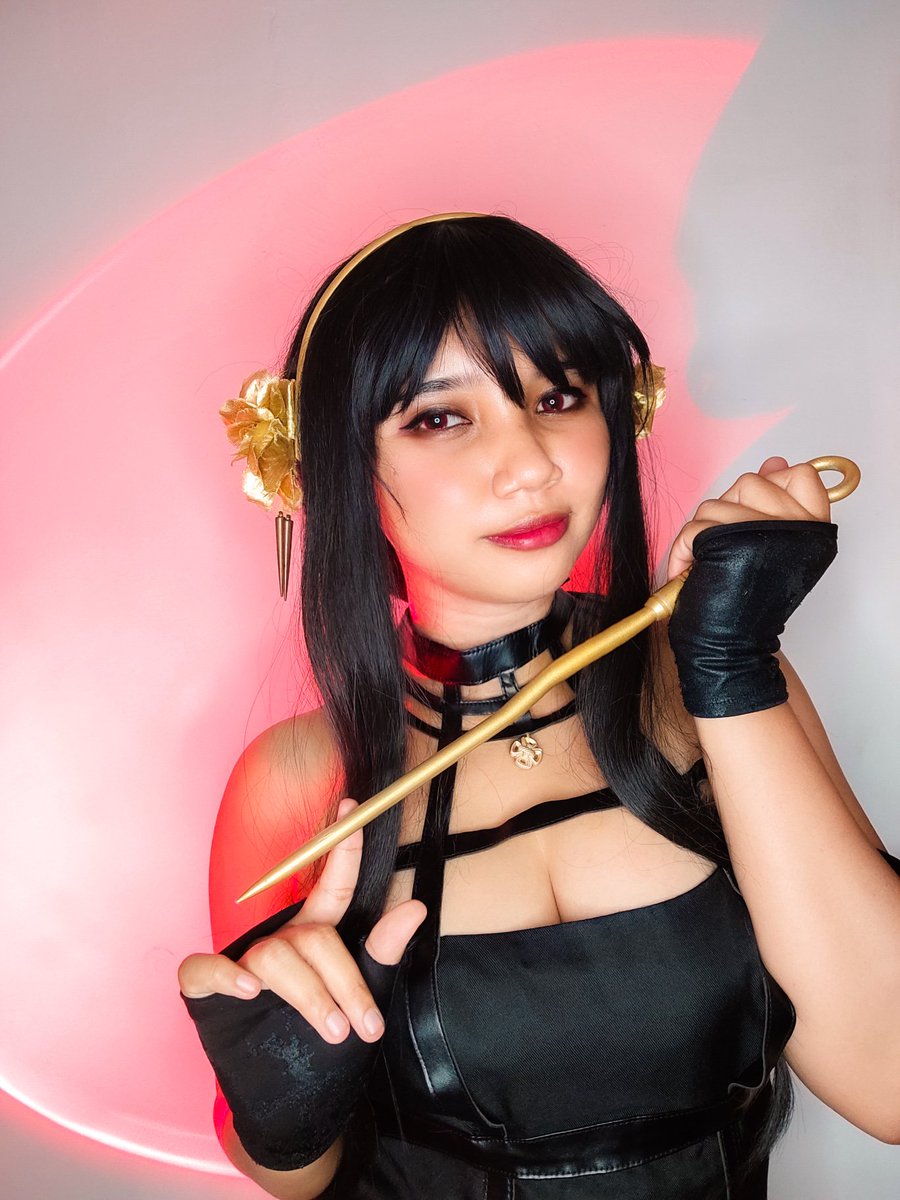 inidebor's tweet photo. Yor?🧎🏻♀️✨
#yorbriar #yorassassin #spyfamily #spyxfamily #yorbriarcosplay #cosplay #cosplayerindonesia #cosplayanime #cosplayyorforger #yorforger #yorforgeredit #yorforgercosplay https://t.co/gjTeMok7UK