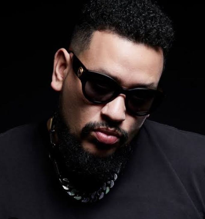 Back in days around 2014 He made a huge collaboration with <a href="/diamondplatnumz/">SIMBA..!🦁</a> and <a href="/JohMakini/">Johmakini</a> ...may God rest his soul in internal peace...amen..
#RunJozi.#AKA