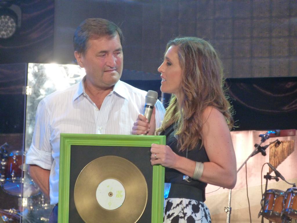 SoledadCharts's tweet photo. Para cierto fandom que rebaja a las demás mujeres , abrimos hilo con @sole_pastorutti es “la primera artista argentina en…”  y varios récords que tiene en sus 27 años de carrera. 🧵 https://t.co/PvZZEnm2yF