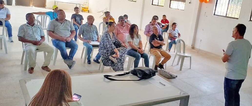 CorpoPreservar's tweet photo. Continúan la socializaciones esta vez en el municipio de Distracción, San Juan y Barrancas donde los asistentes agradecieron @FondoMixGuajira, @CORPOGUAJIRA y a PRESERVAR por la iniciativa artística. https://t.co/JbEiHYxrCf