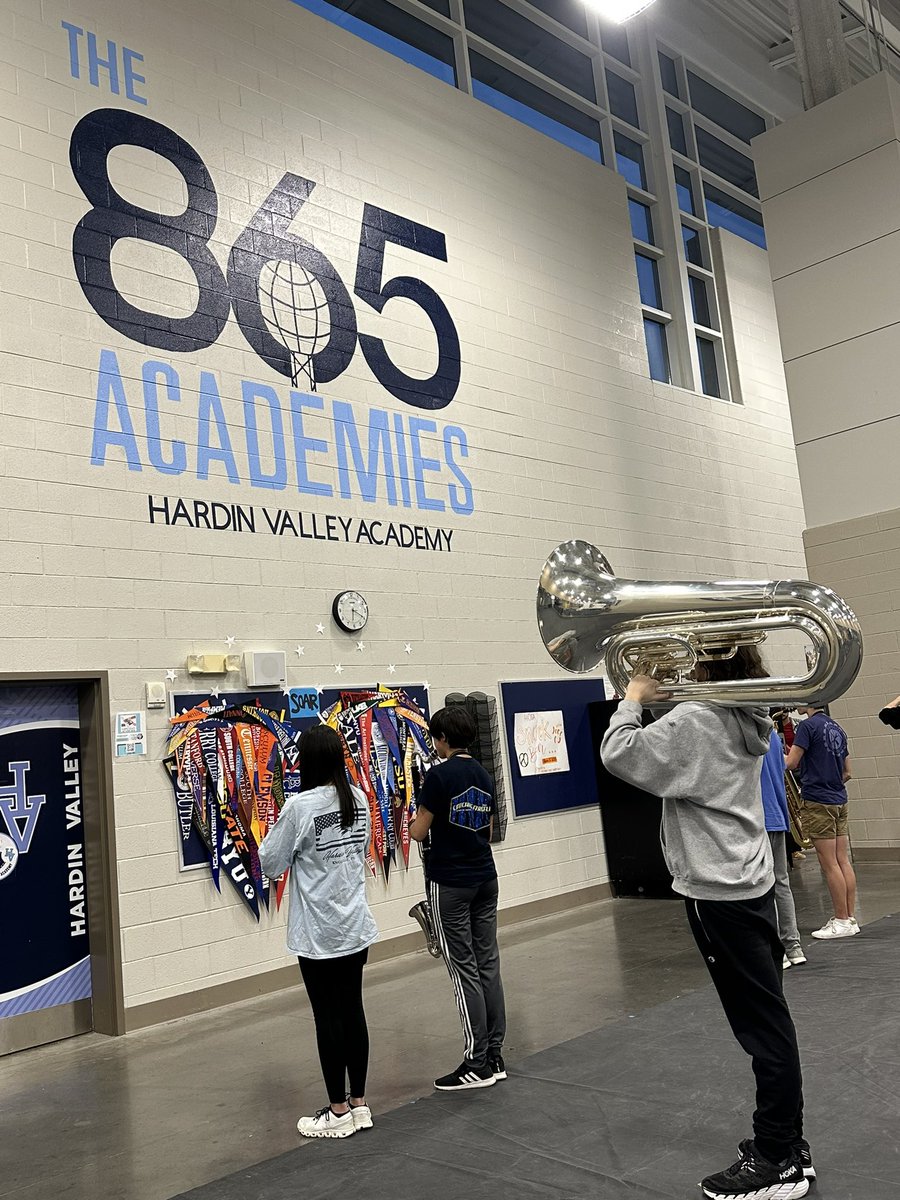 DentonKCSGrants's tweet photo. @HVABand Indoor Winds hard at work. Pretty great way to spend a Friday night! @HVAHawks @ETPAA @WGItweets https://t.co/dQXOx45jyo