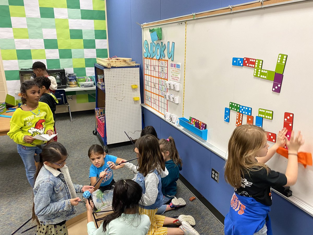 crayonsncursive's tweet photo. Fabulous Friday in our primary STEM lab at Bayshore Elementary! These kids show GRIT all week and earned their reward! #toBayshoreandBeyond #ChooseLP #LPSTEM #stem #PBIS https://t.co/ZQjYjzRBAe