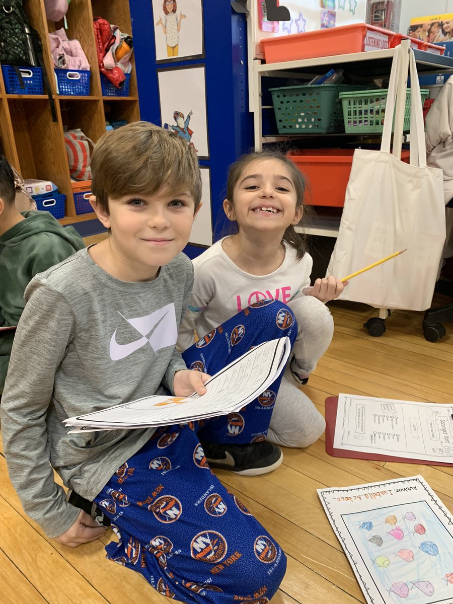 We had Mrs. Schmitt’s class visit us this week! The 4th graders shared their published nonfiction writing with us and we went on a text feature scavenger hunt with their stories! We then shared our personal narratives with our buddies! What a fun publishing party!✏️🌟
