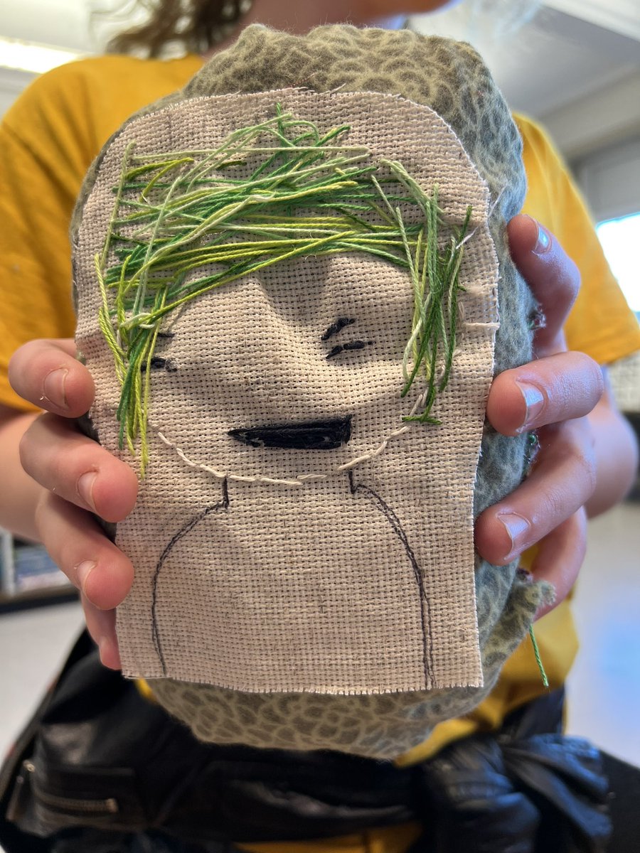 HinderYYC's tweet photo. Grade 5/6 learners created their own identity stuffies. They created I AM statements- sewed themselves + added an element of nature (stuffed inside) as a teacher they would like to learn from - bringing the outside inside! #cbeliteracy #artsbasedlearning https://t.co/WjxcCTgjlL
