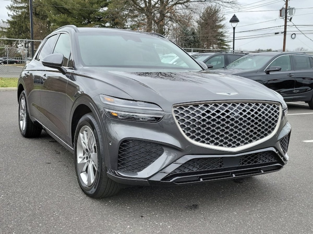 Experience this Pre-Owned 2023 #Genesis #GV70 3.5T Sport! 😮 Navigation system, Power moonroof, Front dual zone A/C & MORE.

#preownedvehicle #usedvehicle #usedcar #preowned #preownedcar #marltonnj #marltonusedcars

genesisofcherryhill.com/used/Genesis/2…