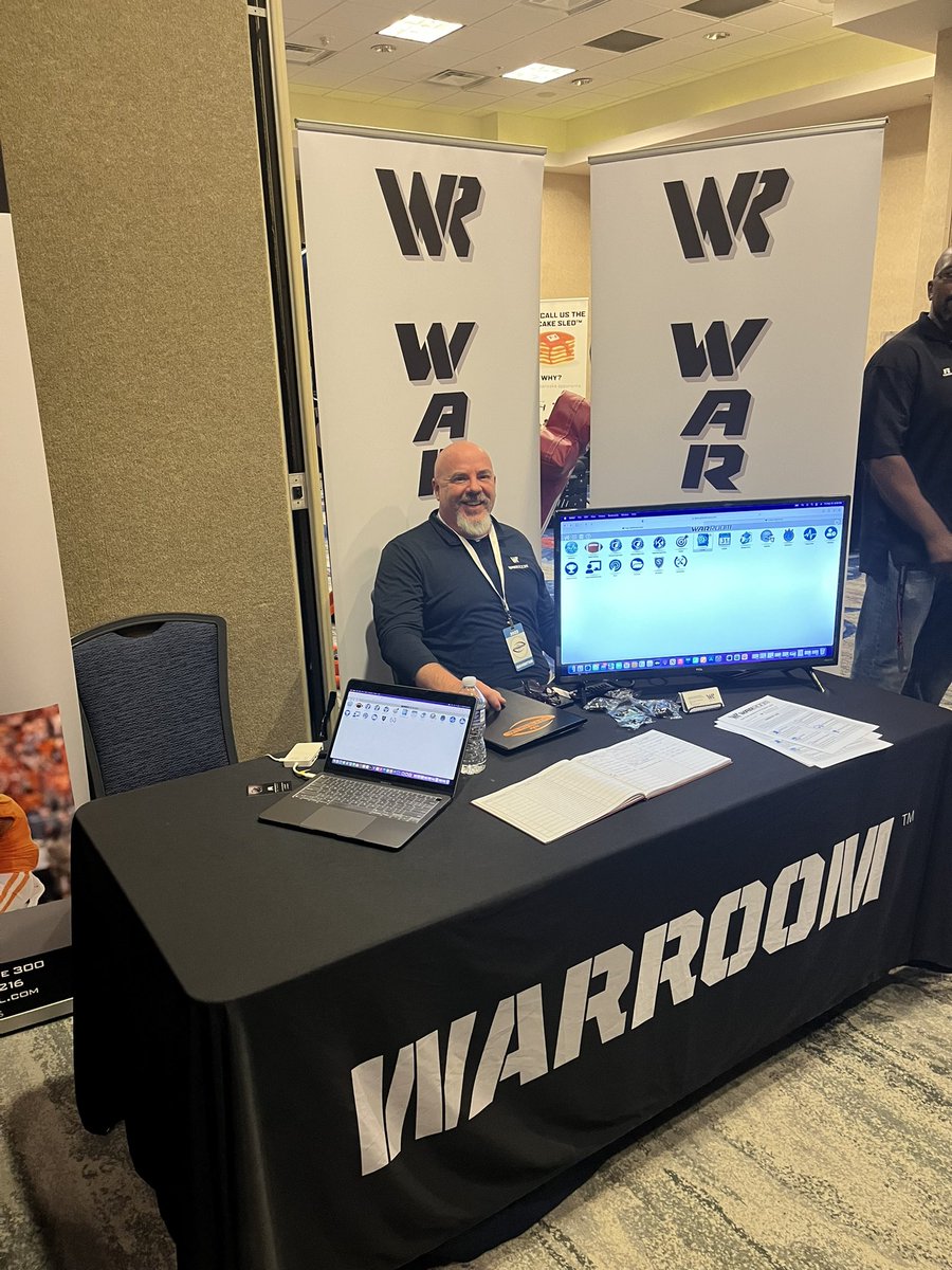 @duhblj is grinding showing coaches @FL_Coaches what we have going on at WARROOM come check out our booth right next to registration! #floridafootball #orlando #football #footballcoaches