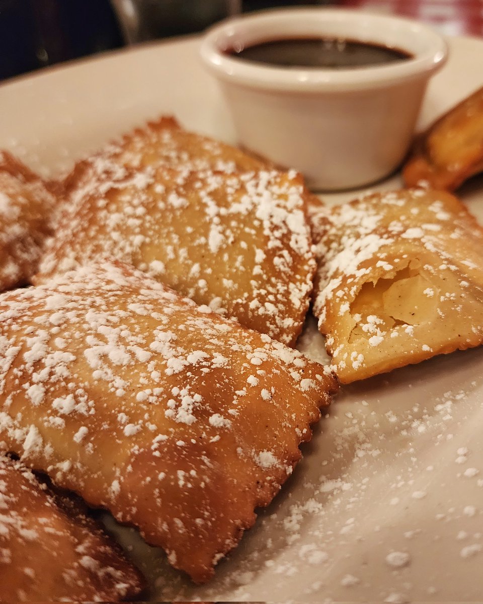 Whereisthemenu's tweet image. Don't Skip Dessert

Kinchley's Tavern
Ramsey, NJ

I overhead the wait staff talking about these 𝗗𝗲𝘀𝘀𝗲𝗿𝘁 𝗥𝗮𝘃𝗶𝗼𝗹𝗶 with another table. 

Pastry dough filled with cannoli cream and chocolate chips, fried, dusted in powdered sugar and served with hot fudge

#kinchleys