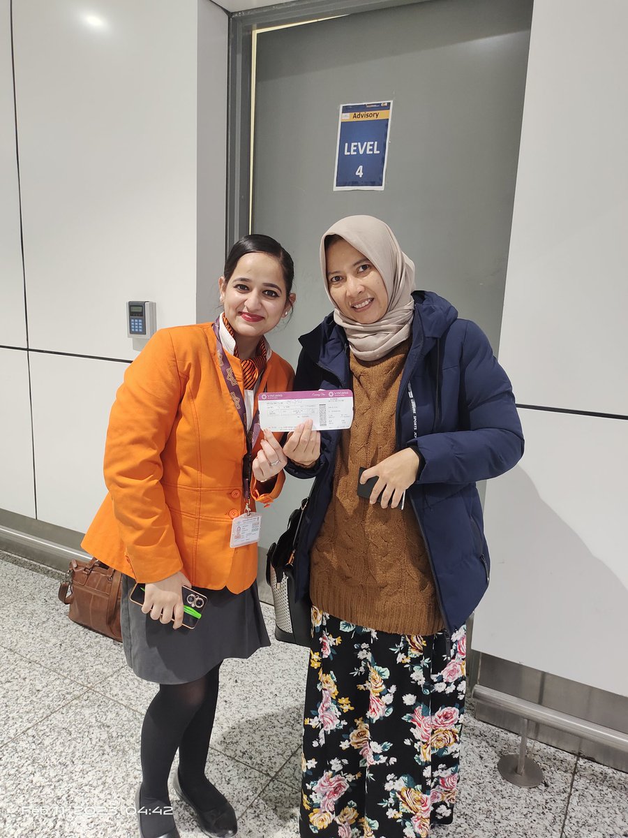khansamanda's tweet photo. @airvistara today one of my friend's baggage stuck cause of the powerbank is inside that (by mistake😌). I thank Ms. Geetanjali Kaur for helping us settling everything 💓 https://t.co/Abkqmbgl6h