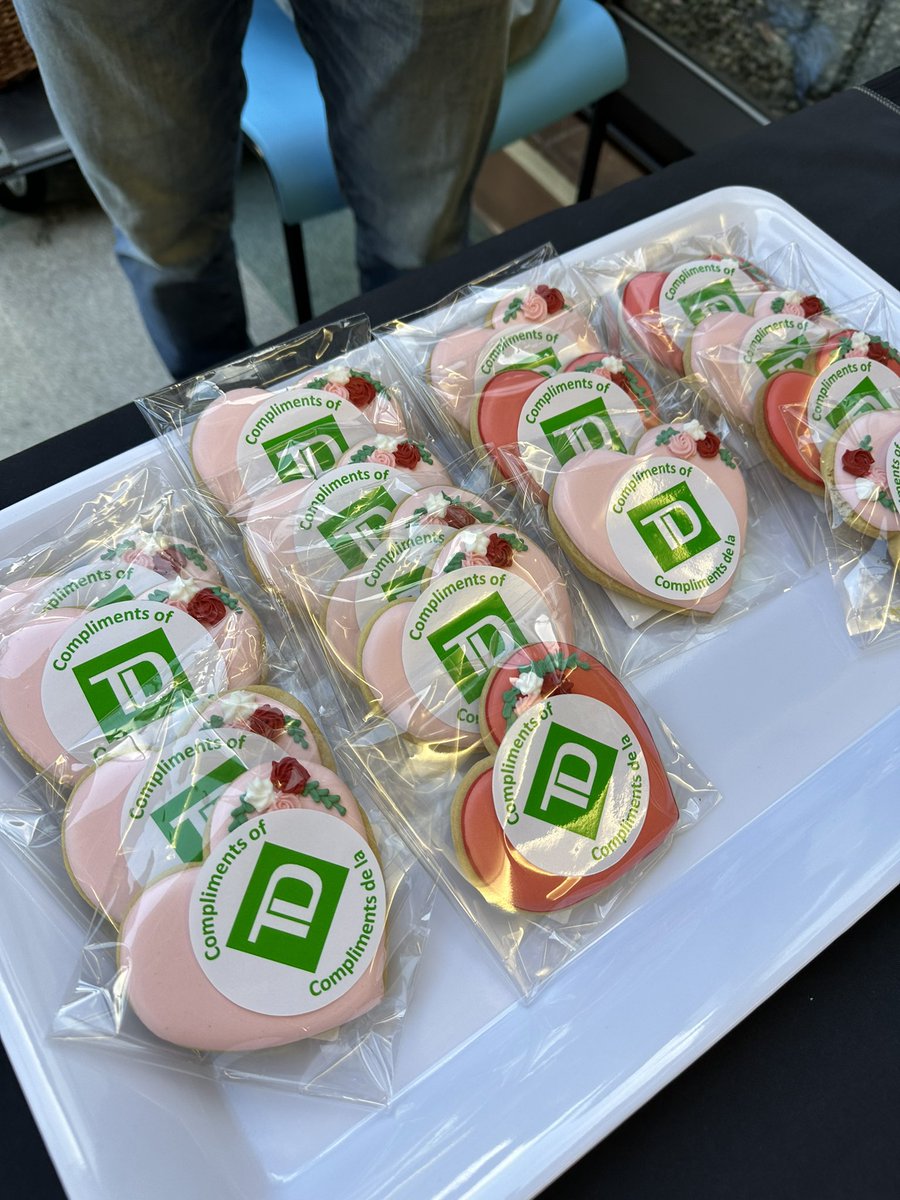 Today, TD and Burnaby Hospital Foundation appreciated our healthcare workers with cookies at the Burnaby Hospital. We appreciate all you do for us! ❤️<a href="/zacharylordTD/">Zachary Lord</a> @ChristinaSunwoo <a href="/OliviaJungTD/">Olivia Jung</a> <a href="/AlexLu_TD/">Alex Lu</a> <a href="/steventsangaris/">Steven Tsangaris</a> <a href="/juliearmour_td/">Julie Armour</a> #PACGIVESBACK