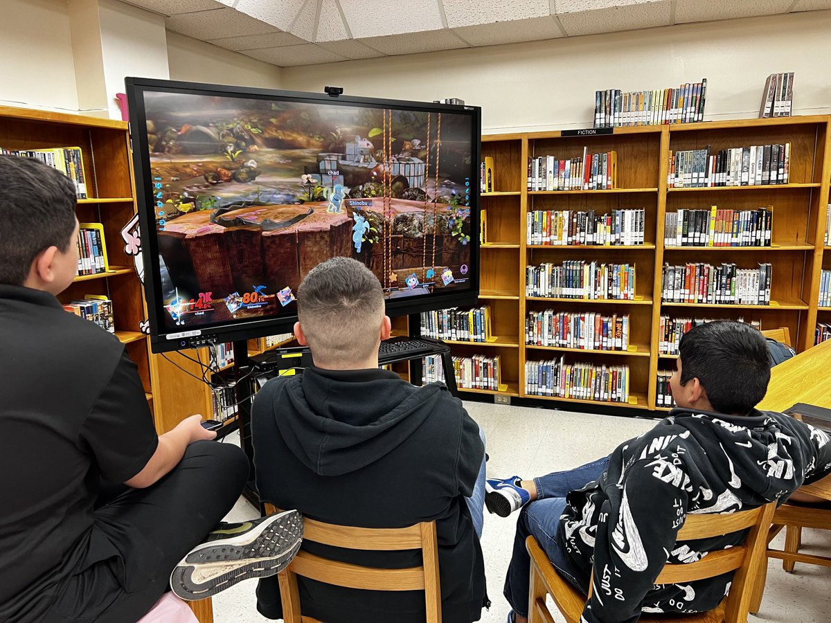 1Lib_specialist's tweet photo. #Esports team is fired up! 🔥🎮 Polishing their skills. #McAllenISDLib #Gamer @TerriersTravis #Wednesdays #GG #TravisMSLib @RxyTweetz @annvega https://t.co/a6jVpTwQV9
