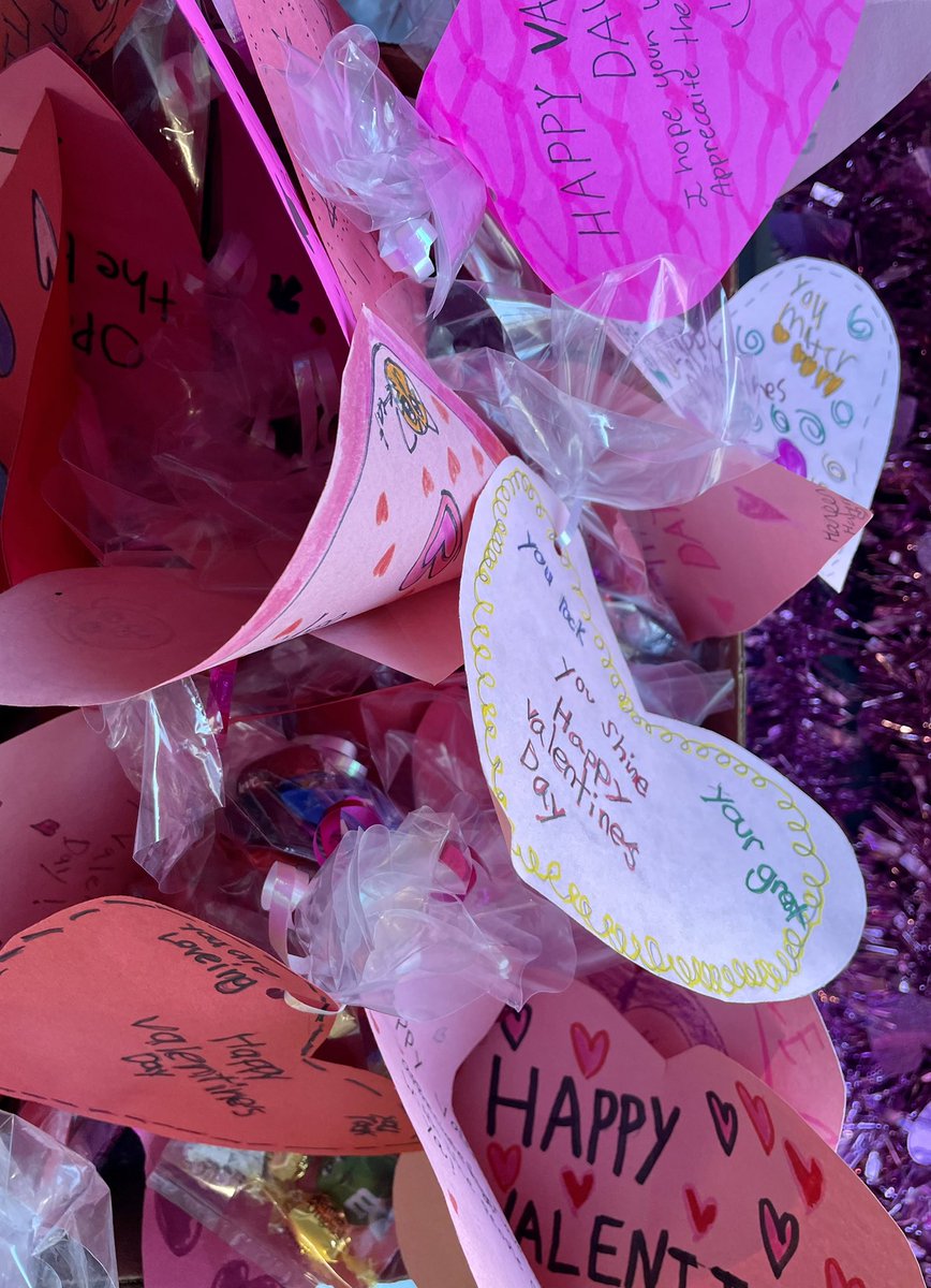 Our GES Student Council made candy-gram valentines for senior residents at the Hickman💗🍫<a href="/GreystoneES/">Kevin Fagan, Ed. D.</a> <a href="/WestChesterASD/">West Chester Area SD</a>