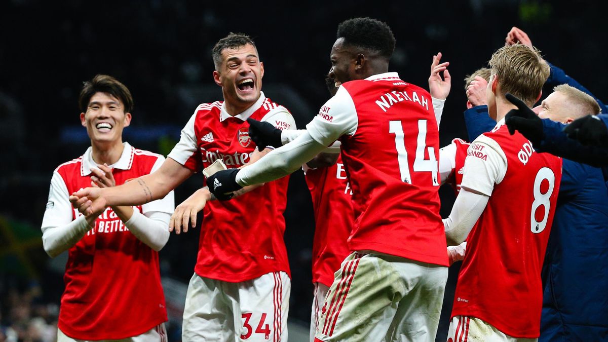 SillyMccormick's tweet image. Arsenal's final third passing on point,Quick ball movement leads to continued success.Attackers always in the mix,showing determination to have the ball.Saka finding Martinelli with a stunning touch and players ready for rebounds.🔥 #Arsenal #FinalThird #DynamicAttack #ArtetaBall