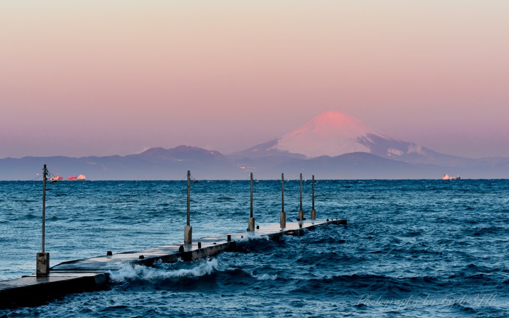 fujibi3776's tweet photo. 冠雪しましたね。
＃南房総　#原岡桟橋　＃富士山 https://t.co/RP7vRSpcko