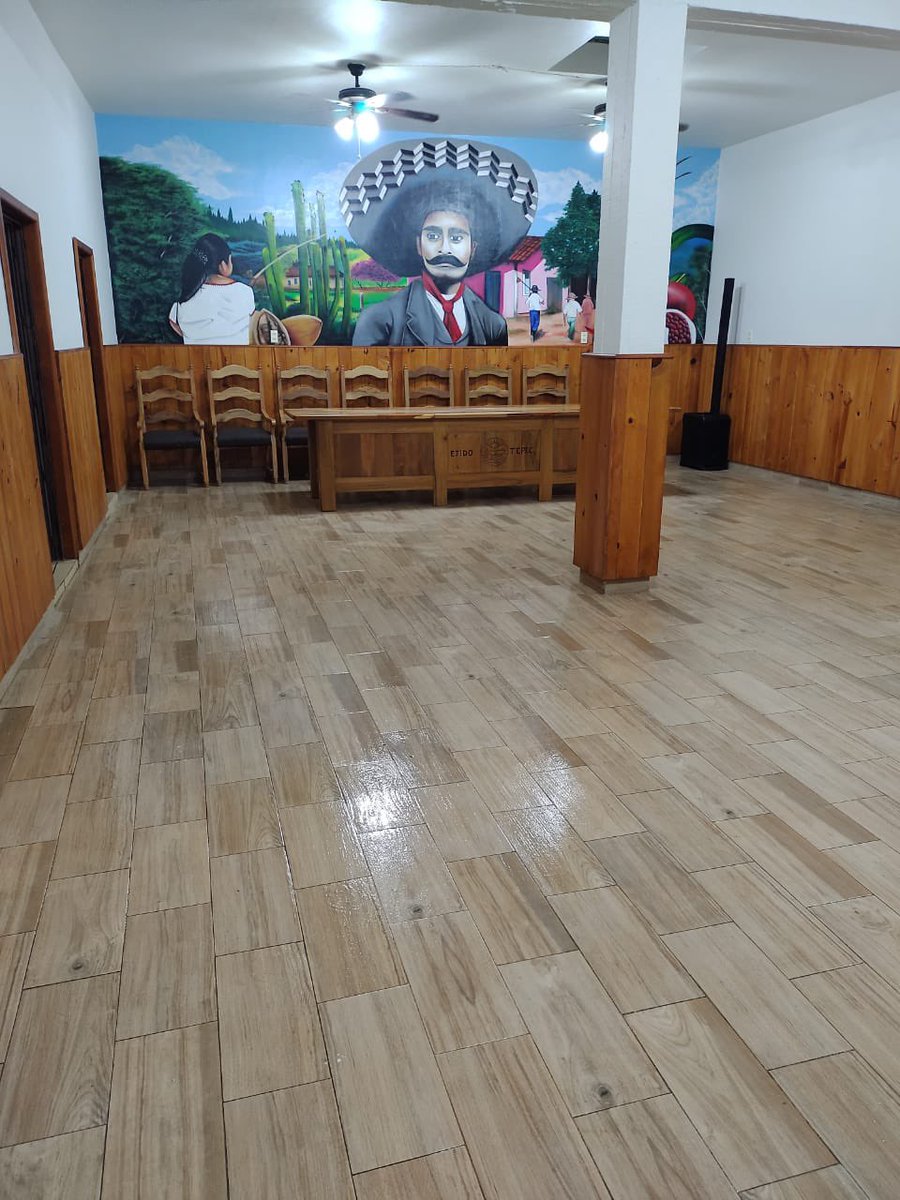 AnaLucia_Cam's tweet photo. Al platicar con la gente a la que los programas de @SaderJal han beneficiado se me llena el corazón de alegría.
Hoy, don Gabriel, ejidatario de #Amacueca, me platicaba del gran impacto que tuvo el programa de #RemodelaciónDeCasasEjidales en #Tepec. https://t.co/6LBn6TLlUk