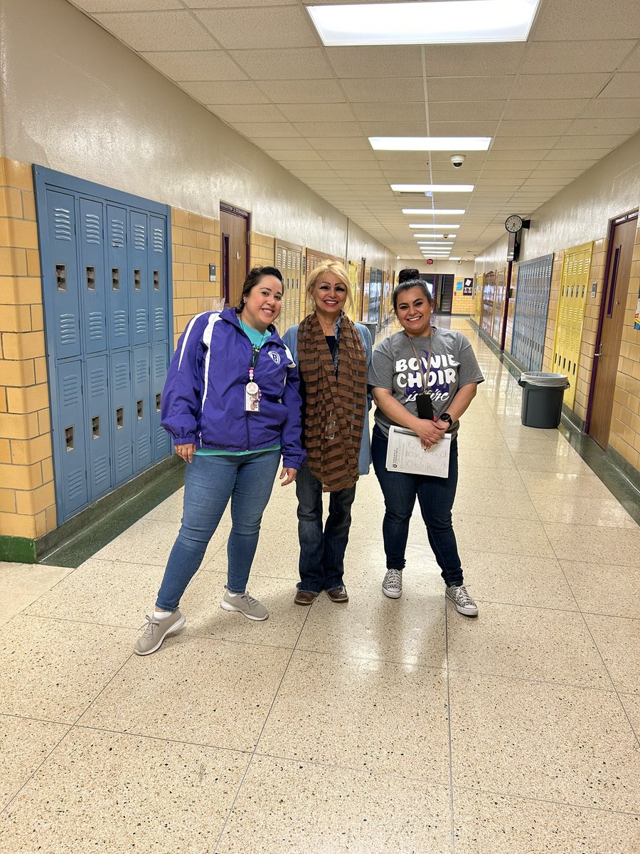 Lara00Susy's tweet photo. It’s 6 o’clock somewhere…super proud of these hardworking ladies.
#mathstuff https://t.co/GJKLxUho7V