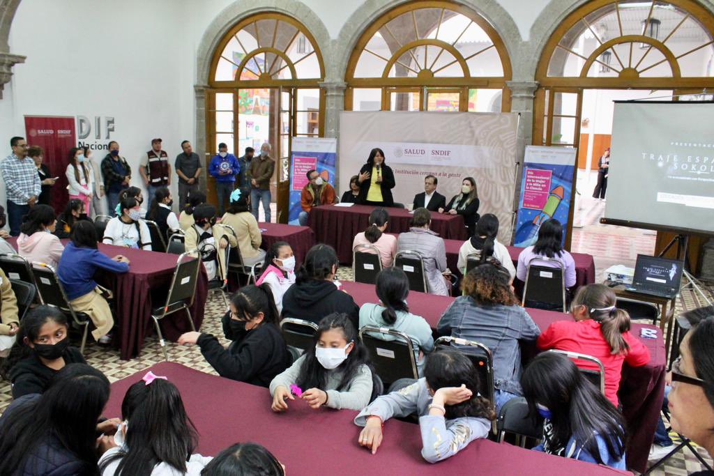 DIF_NMX's tweet photo. Junto con @SEP_mx y la Agencia Espacial Mexicana @AEM_mx conmemoramos el Día Internacional de la Mujer y la Niña en la #Ciencia “Tú puedes ser lo que sueñas” 👧🏻 ✨ en el Centro Cultural #Congreso20. 

Participan niñas y adolescentes de #CAHONI y de secundarias de la CDMX. https://t.co/Nj7wrWpVxN