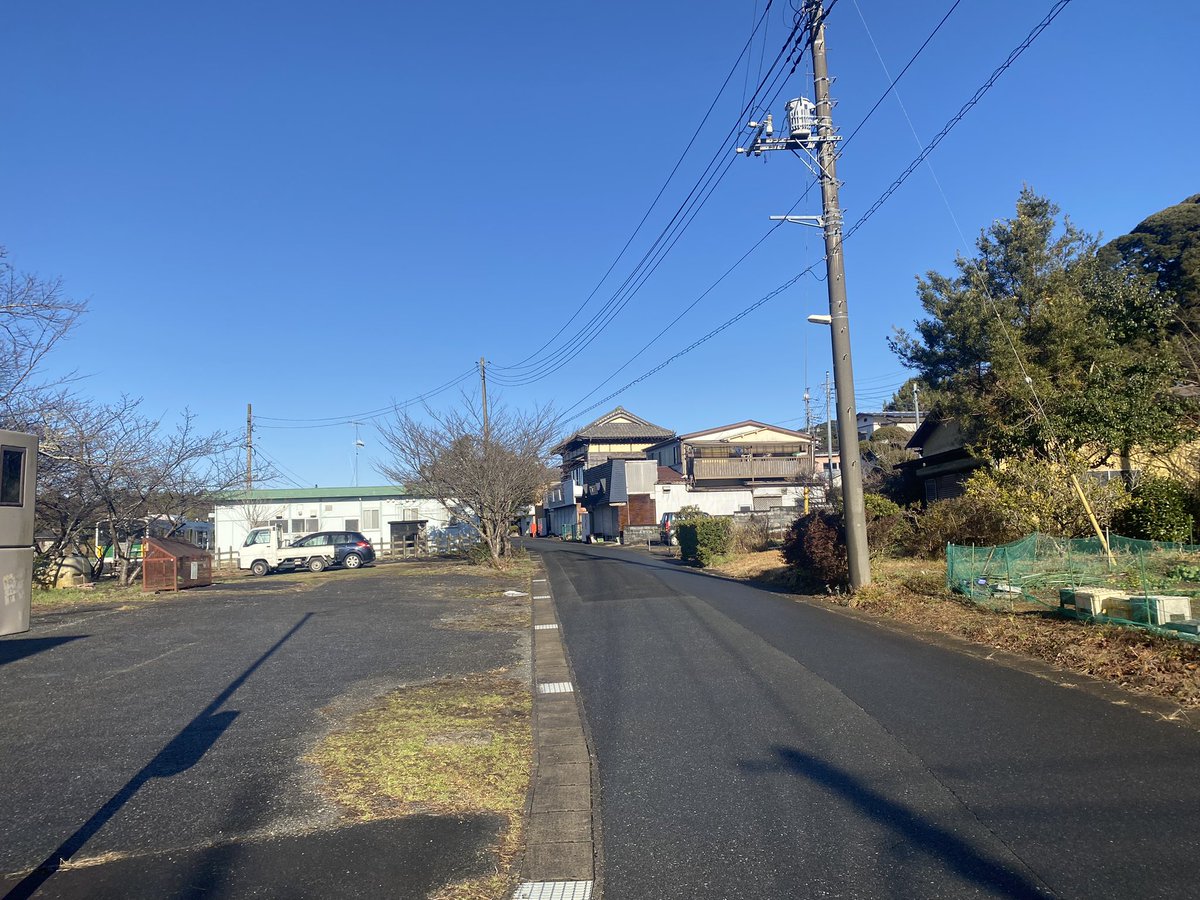 上総亀山駅
何もねえからたばこ吸って帰った