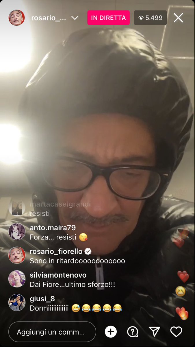 Whatever__11's tweet photo. LUI CHE SCRIVE COMMENTI NELLA SUA STESSA DIRETTA💀💀💀
#Sanremo2023 https://t.co/vqGn1U2hWj