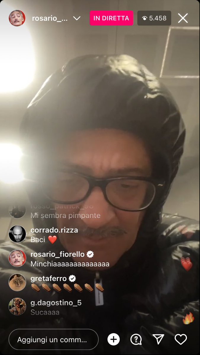 Whatever__11's tweet photo. LUI CHE SCRIVE COMMENTI NELLA SUA STESSA DIRETTA💀💀💀
#Sanremo2023 https://t.co/vqGn1U2hWj