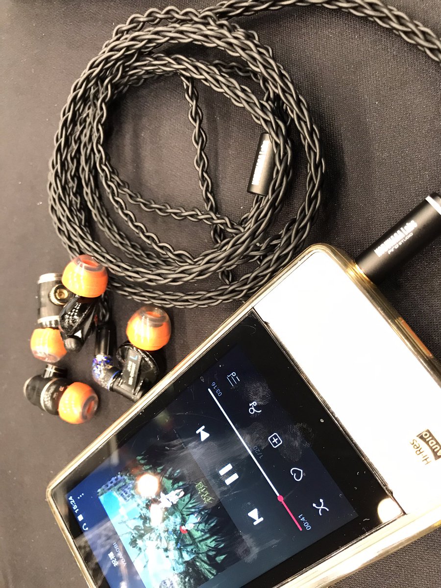 iori_daitengu's tweet photo. ツイートし忘れてたので今更ながら去る去年12/18ポタフェス #NOBUNAGA_Labs
さんのブースにて参考出展の8芯錫ケーブル。なかなかよかった。
#リケーブル

この時発売直後のmmcxリケーブルインナーイヤーイヤホン鶯がほぼ売り切れで当日入手できず、という事が。 https://t.co/4rJc7wfwyE