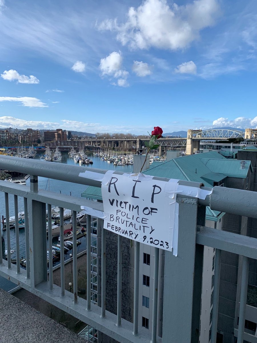 defund604's tweet photo. CN. Another day, another police murder. Gratitude to the thoughtful soul who put up this impromptu memorial 🌹On February 10, 2023 the #VPD killed someone in distress on the Granville Street Bridge. https://t.co/XKg6GYipXT