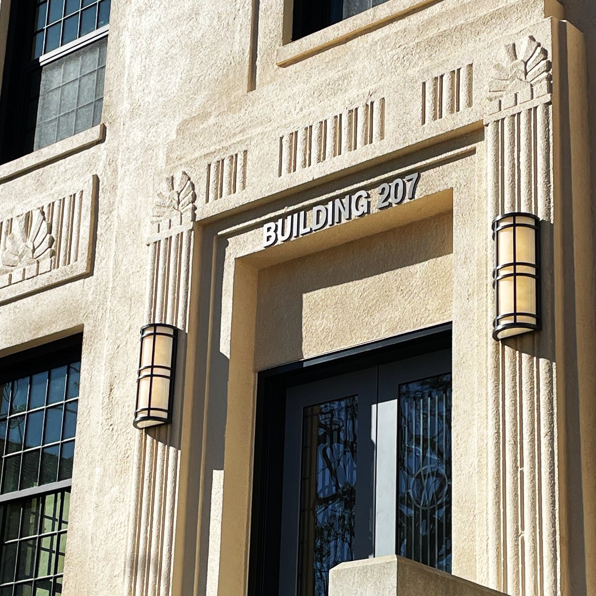 LosAngelesVA's tweet photo. Great News! Veterans are moving into their new apartments in Building 207 at the West LA VA. This historic apartment building is beautifully remodeled and ready for more tenants. #HUDVASH units for #Veterans aged 62+. Call (310) 478-3711 ext. 49917 to see if you qualify. https://t.co/zGwhQu7L4J