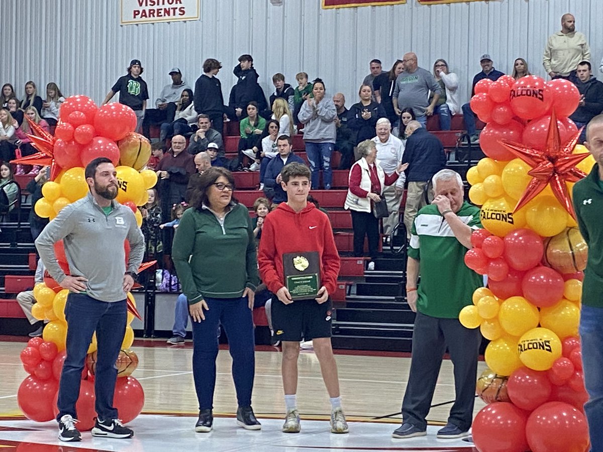 ehick13's tweet photo. Fenwick honors BHS Pat Kreke retiring from coaching / 32
Years &amp; 392 wins as coach of Fenwick and Badin - @SWOSportsDaily @RAMSSPORTS @MikeDyer @FOX19Jeremy https://t.co/maw7kL4ILe