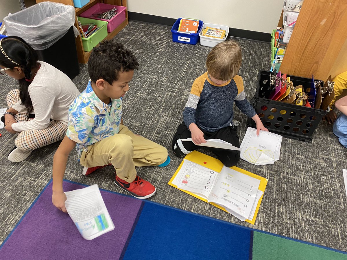Book Buddies are the best! 📚 Kindergarteners sharing their writing and 3rd graders cheering them on! <a href="/CorbellElem/">Corbell Elementary</a> #fisdmadetoshine