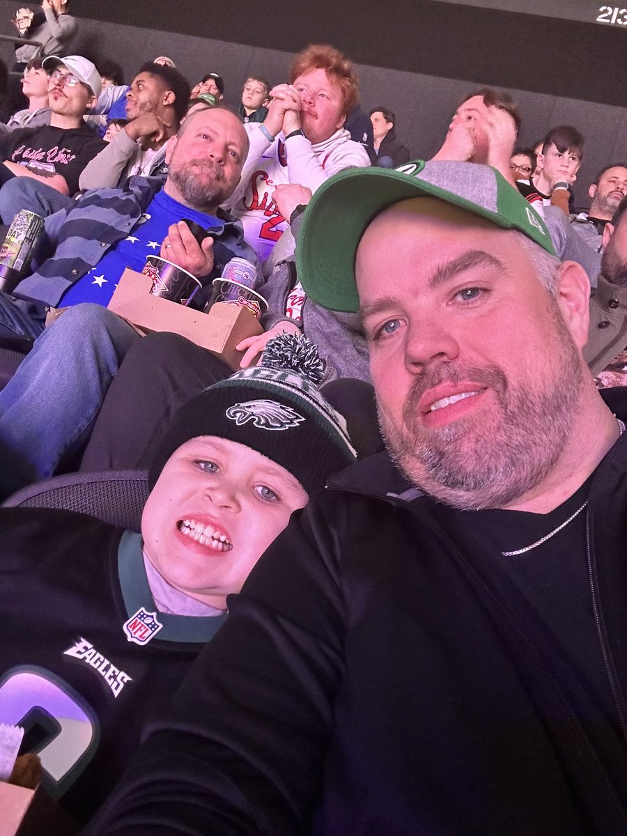 chadgil's tweet photo. #sixerslive @ibx https://t.co/ksESLbOVXp