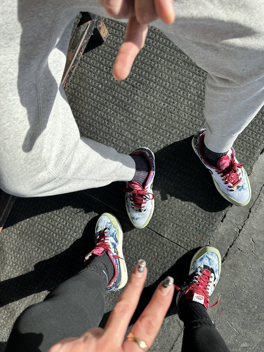 ver2thaonica's tweet image. Today’s feets… brought some heat to Cali!☀️😎 #Snkrs #nike #am1 #kotd #shegotkicks #California #blessed