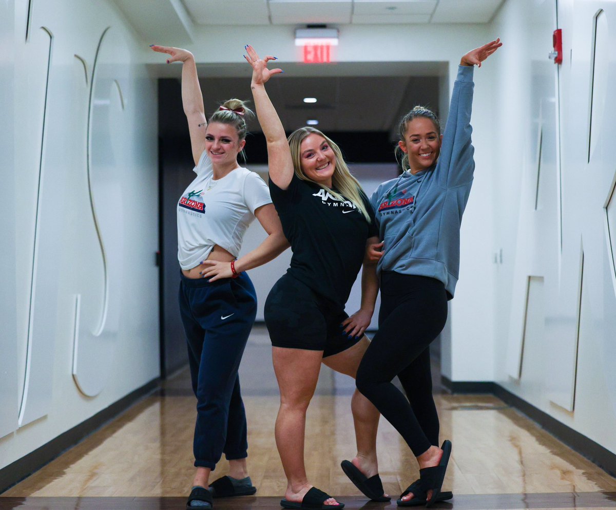 ArizonaGymCats's tweet photo. GymCats in the building! 🤩

#BearDown https://t.co/YJS0ucqao0