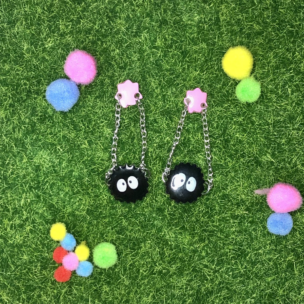 goregochi's tweet photo. Como por aqui casi nadie mira mis cosas 🌝🌝 subo esta preciosidad de fotos porque me puede el ansia y no puedo esperar al post de mañana 😍😍
#ghibli #pendientes #susuwatari https://t.co/6tKPimtYsx