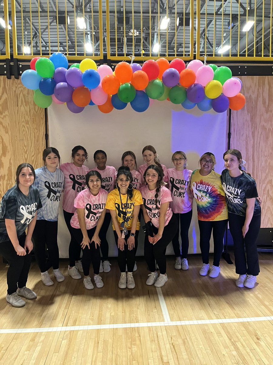 Let’s hear it for our SHS Cheerleaders! 📣 #GOldenWARRIORS #crazyforacure