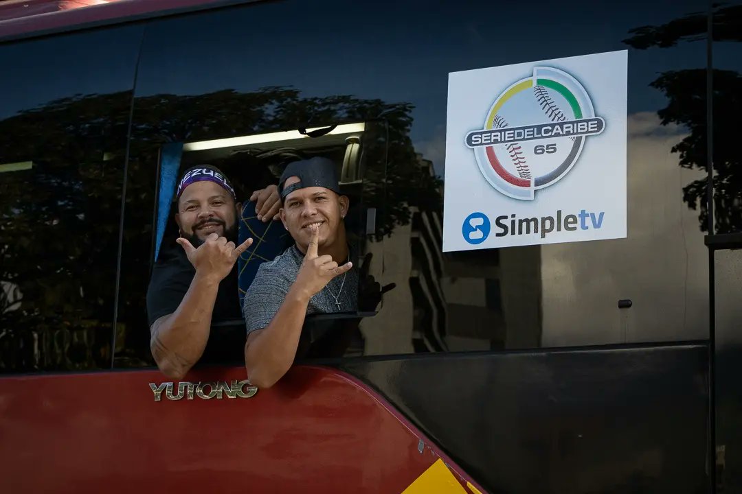 Rumbo a la final de la serie del Caribe se trasladan los leones del Caracas, quienes se enfrentarán a los Tigres de Licey en el Estadio Monumental Simón Bolívar en la Rinconada.

Aficionados acompañaron en caravana a la representación venezolana.<a href="/leones_cbbc/">Leones del Caracas</a>  #SerieDelCaribe