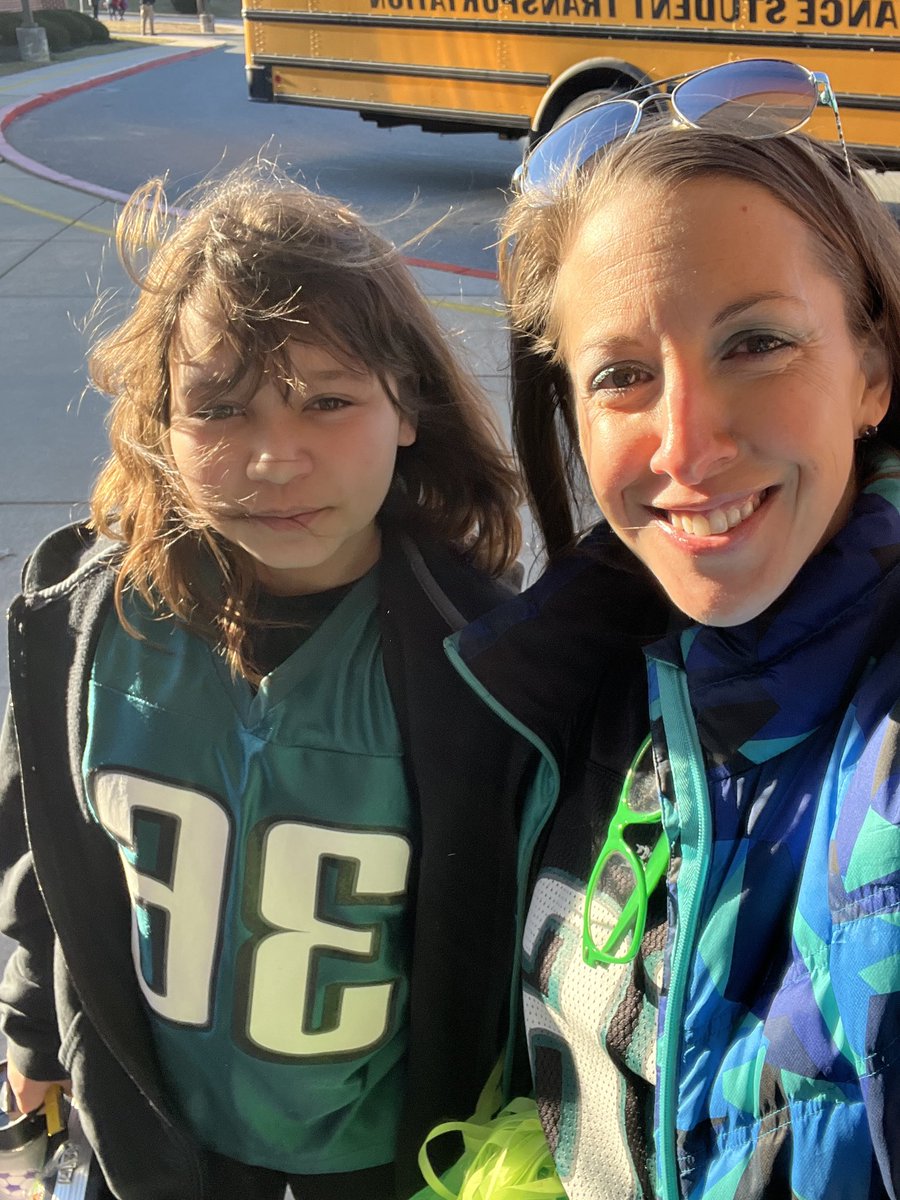 MrsLoucksWY_ART's tweet photo. 🦅 We’ve got spirit yes we do!  Let’s go EAGLES!  Do your THING!
@Eagles @wyasdblue #wygobirds https://t.co/NDhbG6ithO