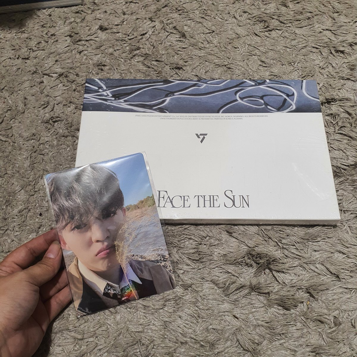 Royalseal1995's tweet photo. Face The Sun Weverse Version with POB Postcard, Photocard and Poster Sealed
Php 1,200
add Php 40 for additional poster tube

Comment Mine https://t.co/HT7rOwB7kx