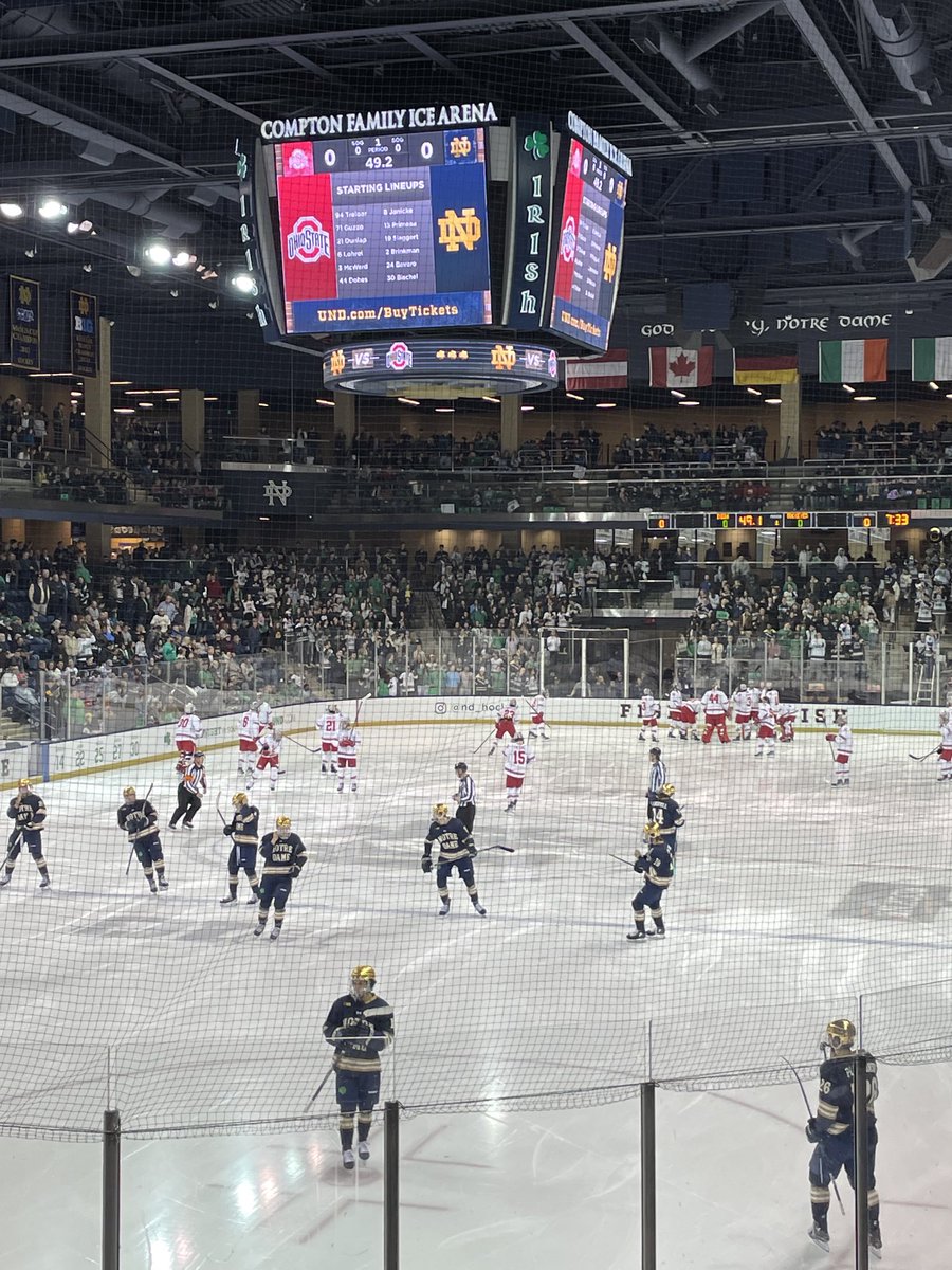 It’s a hockey night in South Bend! 🏒🥅